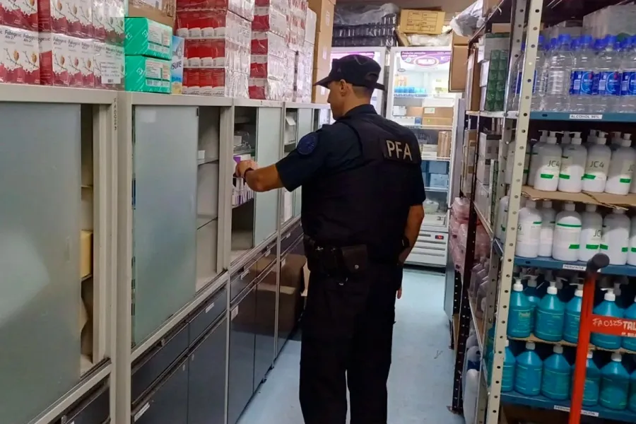 El allanamiento en el hospital. (PFA)