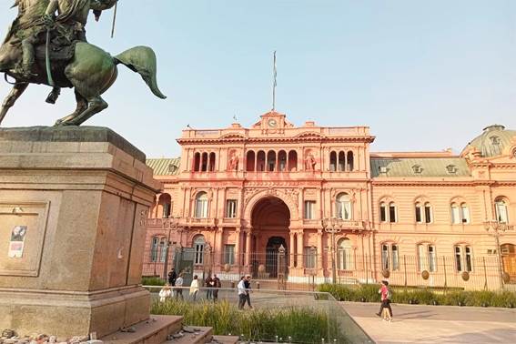 El gobierno nacional elimina por decreto el Día del Empleado Público