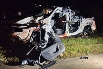 La camioneta Fíat Toro y sus ocupantes se llevaron la peor parte del accidente.