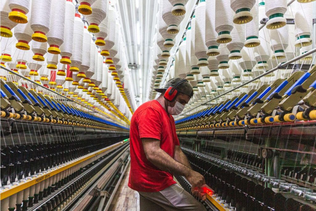 Cuatro de cada diez máquinas en la industria están paradas y ya cerraron 26.500 empresas en la era Milei
